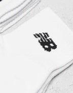 https://images.asos-media.com/products/new-balance-confezione-da-3-paia-di-calzini-bianchi-con-logo/204404305-3?$n_750w$&wid=750&fit=constrain