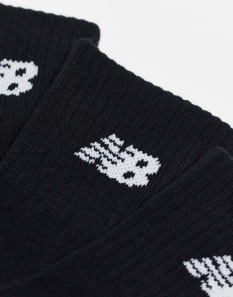 https://images.asos-media.com/products/new-balance-confezione-da-3-paia-di-calzini-neri-con-logo/204404306-2?$n_750w$&wid=750&fit=constrain