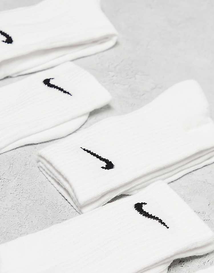https://images.asos-media.com/products/nike-training-everyday-confezione-da-6-paia-di-calzini-imbottiti-bianchi/204629493-2?$n_750w$&wid=750&fit=constrain