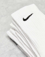 https://images.asos-media.com/products/nike-training-everyday-confezione-da-6-paia-di-calzini-imbottiti-bianchi/204629493-4?$n_750w$&wid=750&fit=constrain