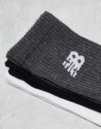 https://images.asos-media.com/products/new-balance-confezione-da-3-paia-di-calzini-di-diversi-colori-con-logo/205694789-3?$n_750w$&wid=750&fit=constrain