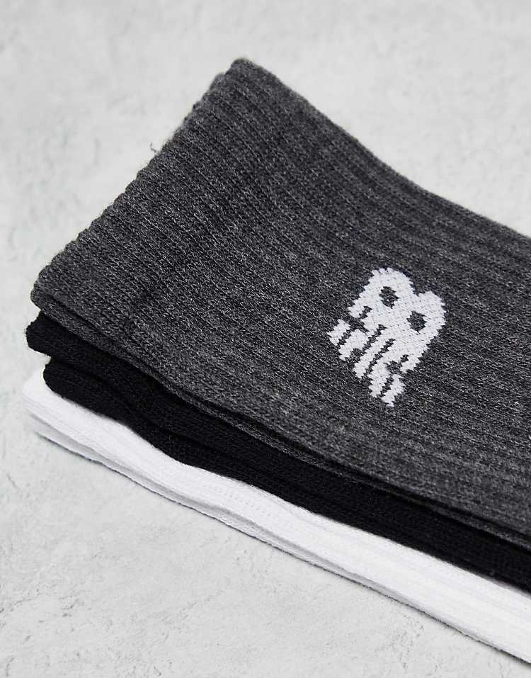 https://images.asos-media.com/products/new-balance-confezione-da-3-paia-di-calzini-di-diversi-colori-con-logo/205694789-3?$n_750w$&wid=750&fit=constrain