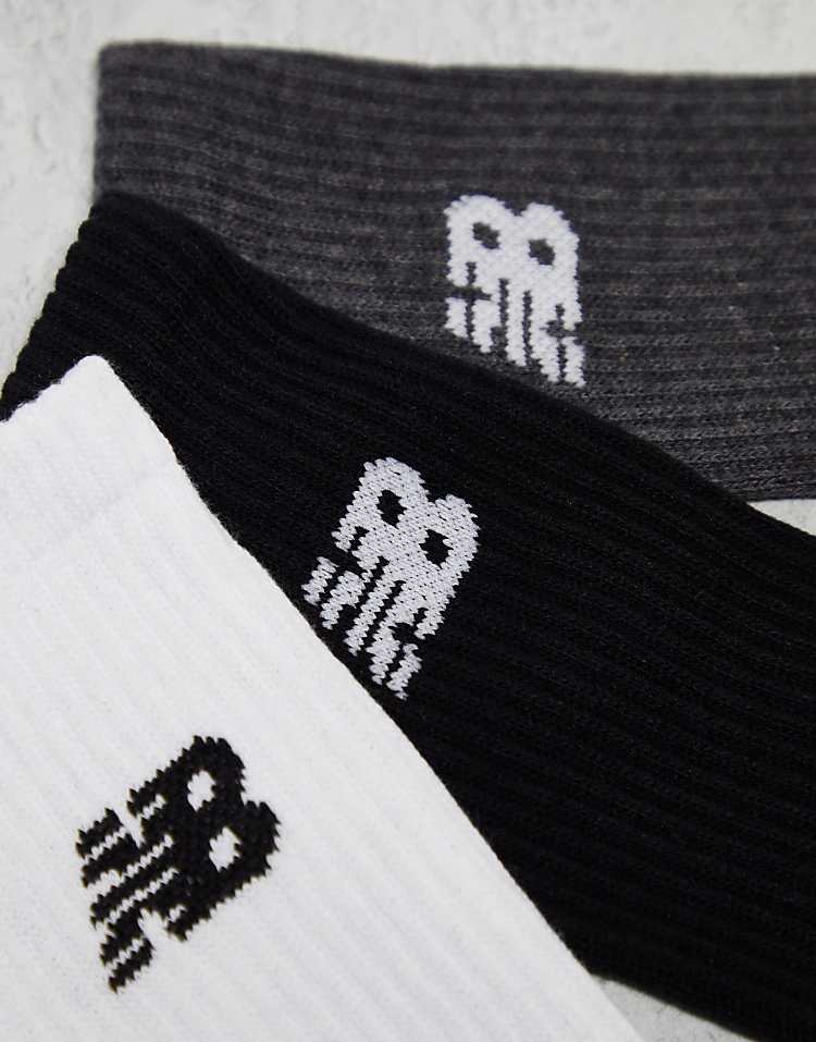 https://images.asos-media.com/products/new-balance-confezione-da-3-paia-di-calzini-di-diversi-colori-con-logo/205694789-4?$n_750w$&wid=750&fit=constrain