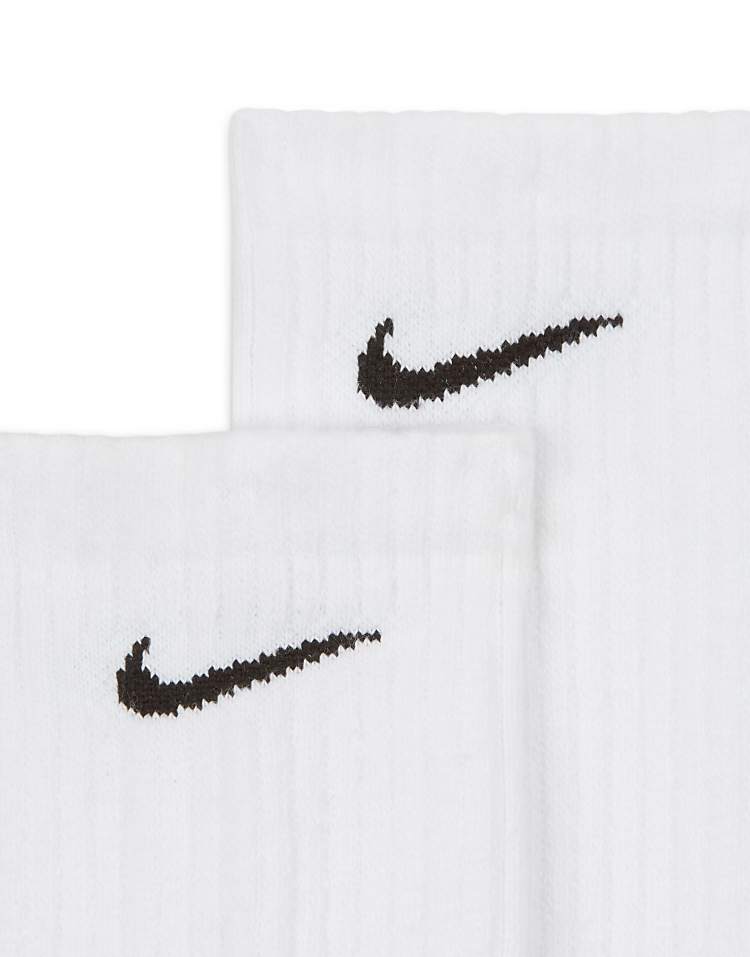 https://images.asos-media.com/products/nike-training-everyday-confezione-da-3-paia-di-calzini-imbottiti-bianchi/205999751-2?$n_750w$&wid=750&fit=constrain