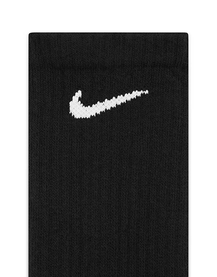 https://images.asos-media.com/products/nike-training-everyday-cushioned-confezione-da-6-paia-di-calzini-ammortizzati-neri/206271892-3?$n_750w$&wid=750&fit=constrain