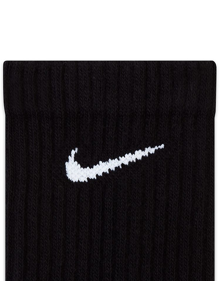https://images.asos-media.com/products/nike-training-everyday-cushioned-confezione-da-3-paia-di-calzini-con-bordo-neri/206296850-3?$n_750w$&wid=750&fit=constrain