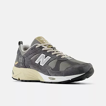 New Balance 878