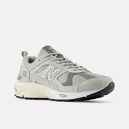 New Balance 878